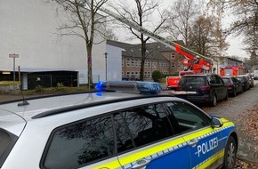 Feuerwehr Norderstedt: FW Norderstedt: Willy-Brandt-Schule - Rauchentwicklung in der Sporthalle