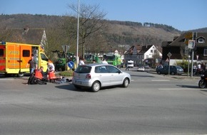 Polizeiinspektion Hameln-Pyrmont/Holzminden: POL-HOL: Bundesstraße 83 - OD Bodenwerder: Motorradsaison beginnt - Zwei Schwerverletzte - PKW-Fahrerin hatte Vorrang des Kradfahrers missachtet -