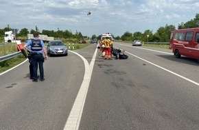 Polizeidirektion Neustadt/Weinstraße: POL-PDNW: Schwerer Verkehrsunfall mit Motorradfahrer - Vollsperrung der B271 für eine Stunde