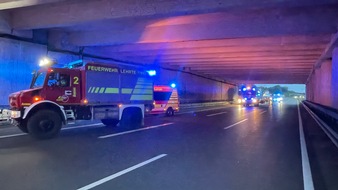Freiwillige Feuerwehr Lehrte: FW Lehrte: Qualmende Achse beim Schwertransporter sorgt f&uuml;r Feuerwehreinsatz