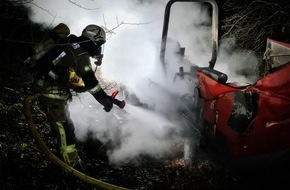 Freiwillige Feuerwehr Lage: FW Lage: Feuer 1 / PKW-Brand außerhalb Ortschaft - 17.12.2020 - 00:01 Uhr