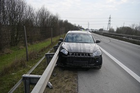 POL-STD: Unfälle in Stade, Sauensiek und Harsefeld - Zeugen gesucht - eine Autofahrerin tödlich verletzt