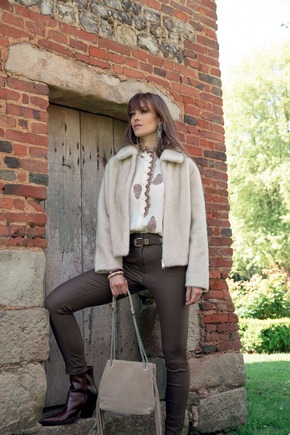 ELORA Fashion: ELORA Fashion präsentiert die neue Herbst-/Winterkollektion 2025/2026 – Zeitgemäße Prêt-à-Porter-Mode für jede Frau