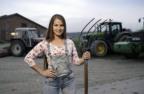 Kabel Eins: Fabelhafte Frauen an mächtigen Maschinen - Die "Trecker Babes" ab Sonntag, 3. März 2019, um 20:15 Uhr bei kabel eins