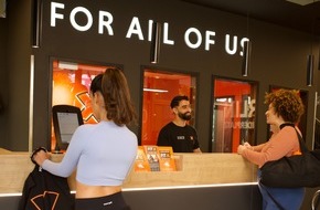 FitX: Frischer Look f&uuml;r die Innenstadt: FitX Neuss feiert gro&szlig;e Wiederer&ouml;ffnung