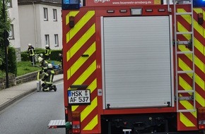 Feuerwehr der Stadt Arnsberg: FW-AR: Feuerwehr rettet vier Katzen aus brennender Wohnung