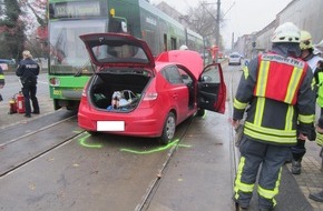Feuerwehr Mülheim an der Ruhr: FW-MH: Unfall mit Straßenbahn