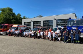 Feuerwehr Offenburg: FW-OG: "Macht nochmal die Sirene an!" Vergnüglicher Blaulichttag für 30 Offenburger Ferienkinder. --PHOTO--