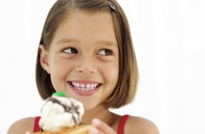 PONS GmbH: Über den Pancake Day, Feen-Geschichten und einen Muffin, der Würstchen liebt: Englischlernen als Abenteuerreise mit dem neuen Wörterbuch für Grundschulkinder von PONS