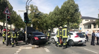 Feuerwehr und Rettungsdienst Bonn: FW-BN: Verkehrsunfall mit fünf verletzten Personen in Bonn-Auerberg