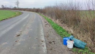 Polizeidirektion Lübeck: POL-HL: Ostholstein - Süsel / Renovierungsmüll illegal an den Straßenrand gestellt