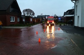 Freiwillige Feuerwehr Werne: FW-WRN: TH_1 - Massiver Wasserrohrbruch / Straße unterspült / Keller drohen voll zu laufen