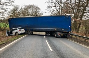 Polizei Lippe: POL-LIP: Blomberg. Verkehrsbeeinträchtigungen nach Unfall auf B 1.