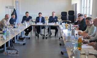 Polizeipräsidium Westpfalz: POL-PPWP: Anstieg der Wohnungseinbrüche - Spezialisten beraten über Intensivierung der Zusammenarbeit