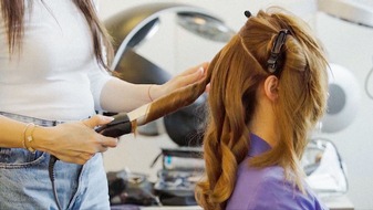 Mhoch4 GmbH & Co. KG: Die 2024-Make-Up- und Hair-Trends: BEAUTY- und Top-Hair-Experten beraten jeden Typ
