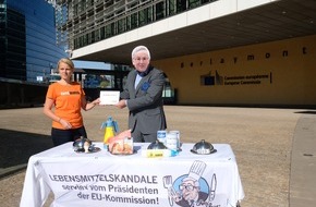 foodwatch e.V.: Protest in Brüssel: foodwatch wirft EU massive Versäumnisse beim Gesundheitsschutz vor - Offener Brief: Kommissionspräsident Jean-Claude Juncker ist "realitätsfern"