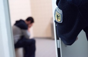 Bundespolizeidirektion Sankt Augustin: BPOL NRW: Bundespolizei nimmt Müllsünder mit zweifacher Festnahmeausschreibung fest