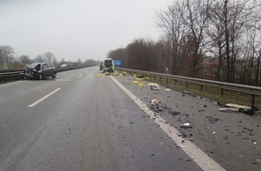 Polizeiinspektion Delmenhorst / Oldenburg - Land / Wesermarsch: POL-DEL: Autobahnpolizei Ahlhorn: Zwei Personen bei Verkehrsunfall auf der Autobahn 28 im Bereich der Gemeinde Hatten verletzt +++ Vollsperrung der Fahrtrichtung Oldenburg