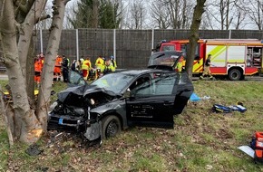 Feuerwehr Haan: FW-HAAN: Vier Schwerverletzte bei Unfall auf der Autobahn 46