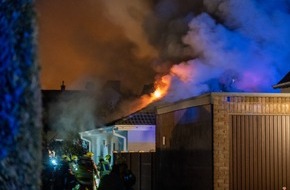 Feuerwehr Pulheim: FW Pulheim: Feuerwehr rettet Bewohner aus brennendem Haus