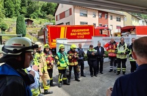 Kreisfeuerwehrverband Calw e.V.: KFV-CW: Säure-Unfall mit 18 Verletzten / Großeinsatz in Galvanik von Hittech Prontor