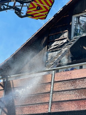 FW Horn-Bad Meinberg: Gemeldeter Brand eines Dachstuhls endet glimpflich - keine Verletzten
