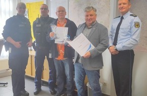Bundespolizeiinspektion Magdeburg: BPOLI MD: Bundespolizei sagt DANKE! - Mutige Männer stellen Straftäter - Auszeichnung für Zivilcourage