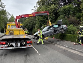 FW-AUR: Hilfeleistung nach Verkehrsunfall