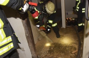 Feuerwehr Lennestadt: FW-OE: Feuer in einem Industriebetrieb: massiver Rauch und Hitze erschweren die Löscharbeiten, keine Personen verletzt