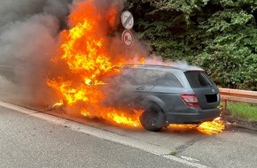 Feuerwehr Gladbeck: FW-GLA: Brennender PKW auf der A52