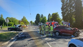 Freiwillige Feuerwehr Burscheid: FW Burscheid: Verkehrsunfall mit Linienbus