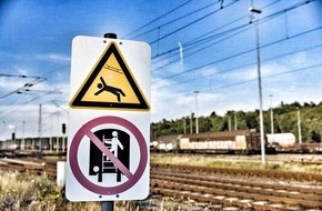 Bundespolizeidirektion Sankt Augustin: BPOL NRW: Lebensgefahr! - 3,1 Promille - Mann drohte in Gleise zu stürzen - Bundespolizei warnt vor Gefahren des Bahnverkehrs