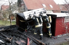 Feuerwehr Altenbeken: FW-PB: Gartenhaus brennt nieder: Gasflasche in Sicherheit gebracht
