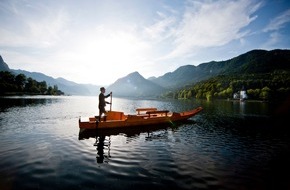 Tourismusverband Ausseerland - Salzkammergut: Ausseerland Fr&uuml;hjahrsgef&uuml;hle: Pl&auml;ttenfahrt, Kulinarik und tiefblaue Seen