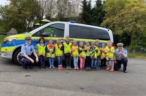 Kreispolizeibehörde Siegen-Wittgenstein: POL-SI: Geschwindigkeitskontrolle: Kindergartenkinder verteilen Smileys an Autofahrer - #polsiwi