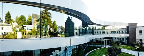 EBERLE Business GmbH: Pressinfo Arnold Glas – Architektonischer Markenbotschafter: die Wera-Welle