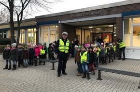 Polizei Dortmund: POL-DO: Lünen, Elisabeth - Grundschule
Aktion "Sehen und gesehen werden" - Schule, Eltern und Polizei Dortmund für mehr Sicherheit von Schulanfängern