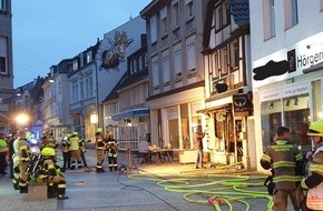 Freiwillige Feuerwehr Kamen: FW Kamen: Brennende Pizzeria in der Kamener Innenstadt