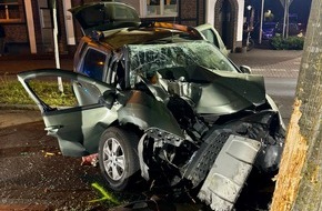 Feuerwehr Bocholt: FW Bocholt: Verkehrsunfall auf der Bl&uuml;cherstra&szlig;e - vier Verletzte