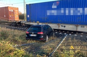 Kreispolizeibehörde Rhein-Kreis Neuss: POL-NE: Golffahrerin durchbricht Absperrzaun