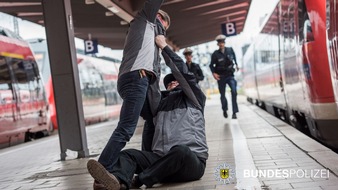 Bundespolizeidirektion München: Bundespolizeidirektion München: Fahrradhelm schützt vor Verletzungen - Bundespolizei sucht Zeugen