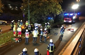 Feuerwehr Bochum: FW-BO: Eingeklemmte Person im Bereich des Verkehrsbauwerkes an der Ruhr-Universität