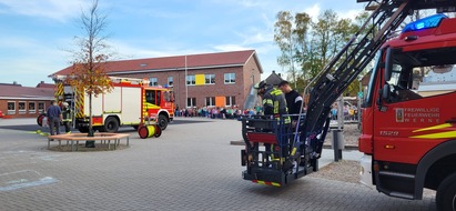 Freiwillige Feuerwehr Werne: FW-WRN: Mit Martinshorn und Blaulicht ging es zur Uhlandgrundschule