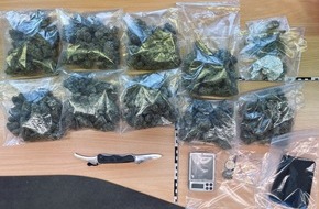 Polizei Hagen: POL-HA: Durchsuchungsbeschluss vollstreckt - Über 800 Gramm Marihuana in Wohnung eines 30-jährigen Hageners gefunden