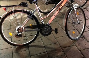 Kreispolizeibehörde Rhein-Kreis Neuss: POL-NE: Mutmaßliche Fahrraddiebe gestellt - Kripo ermittelt und fragt: Wem gehören die Fahrräder? (Bild anbei)