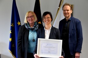 Hauptzollamt Hannover: HZA-H: Hauptzollamt Hannover: Z&ouml;llnerin aus Pattensen erh&auml;lt Auszeichnung der Weltzollorganisation