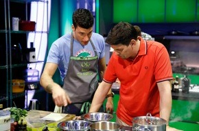 SAT.1: "The Taste"-Coach Tim Mälzer völlig ratlos: Wie kocht man eigentlich Rot? (FOTO)