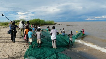 ZDF: Leer gefischt: "planet e." im ZDF über Fischfarmen am Malawisee (FOTO)