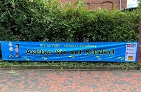 Polizeiinspektion Wilhelmshaven/Friesland: POL-WHV: Hurra, die Schule geht los! Aktion gelbe Füße - doch was bedeuten die kleinen Helfer für die 'Kleinen' unter uns? Polizei klärt auf (2 Fotos)
