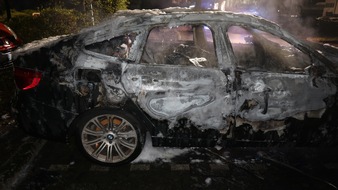 Polizei Mettmann: POL-ME: BMW brennt vollständig aus - die Polizei bittet um Hinweise - Hilden - 2404001